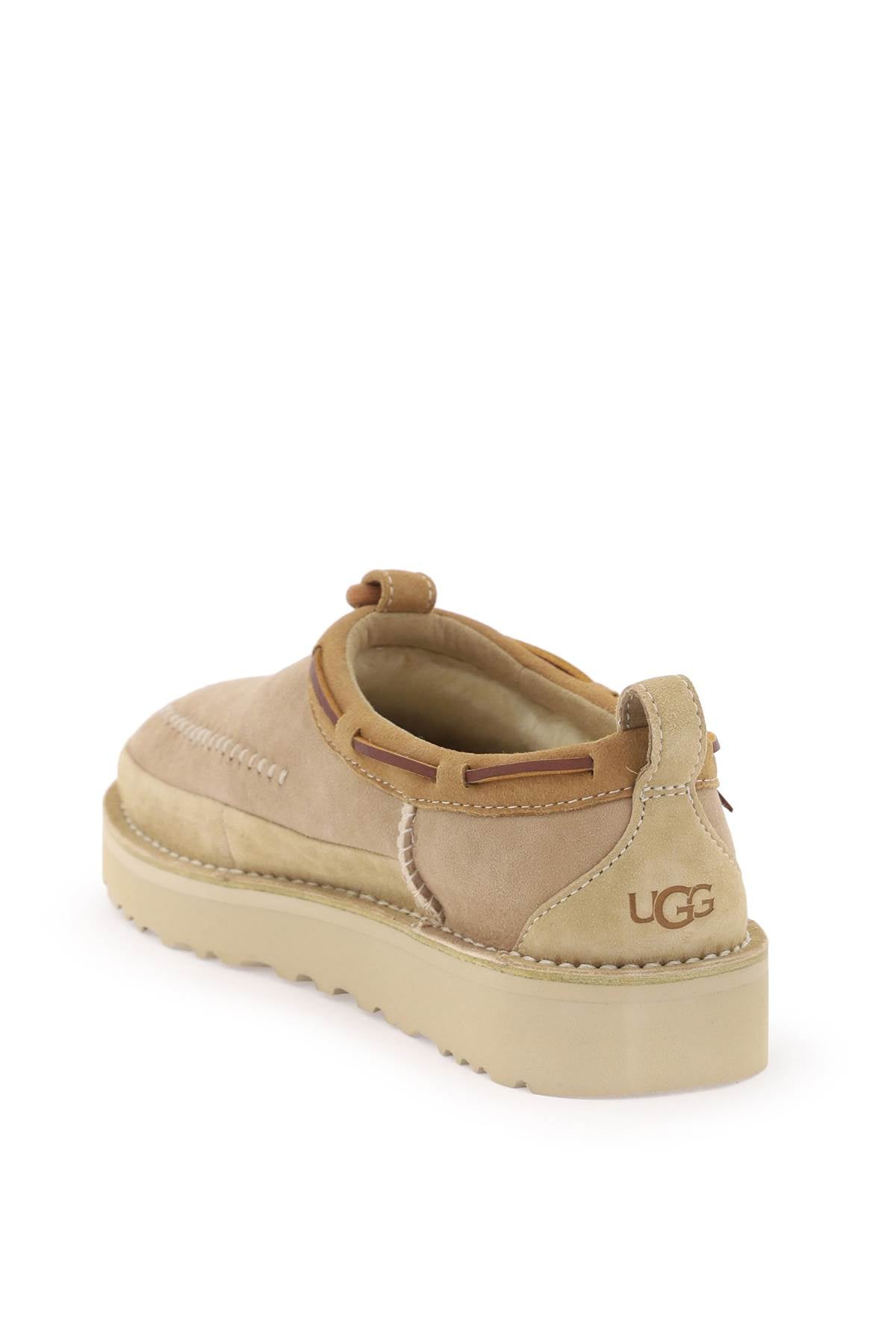 حذاء Ugg Ugg سهل الارتداء مصنوع من مادة متجددة