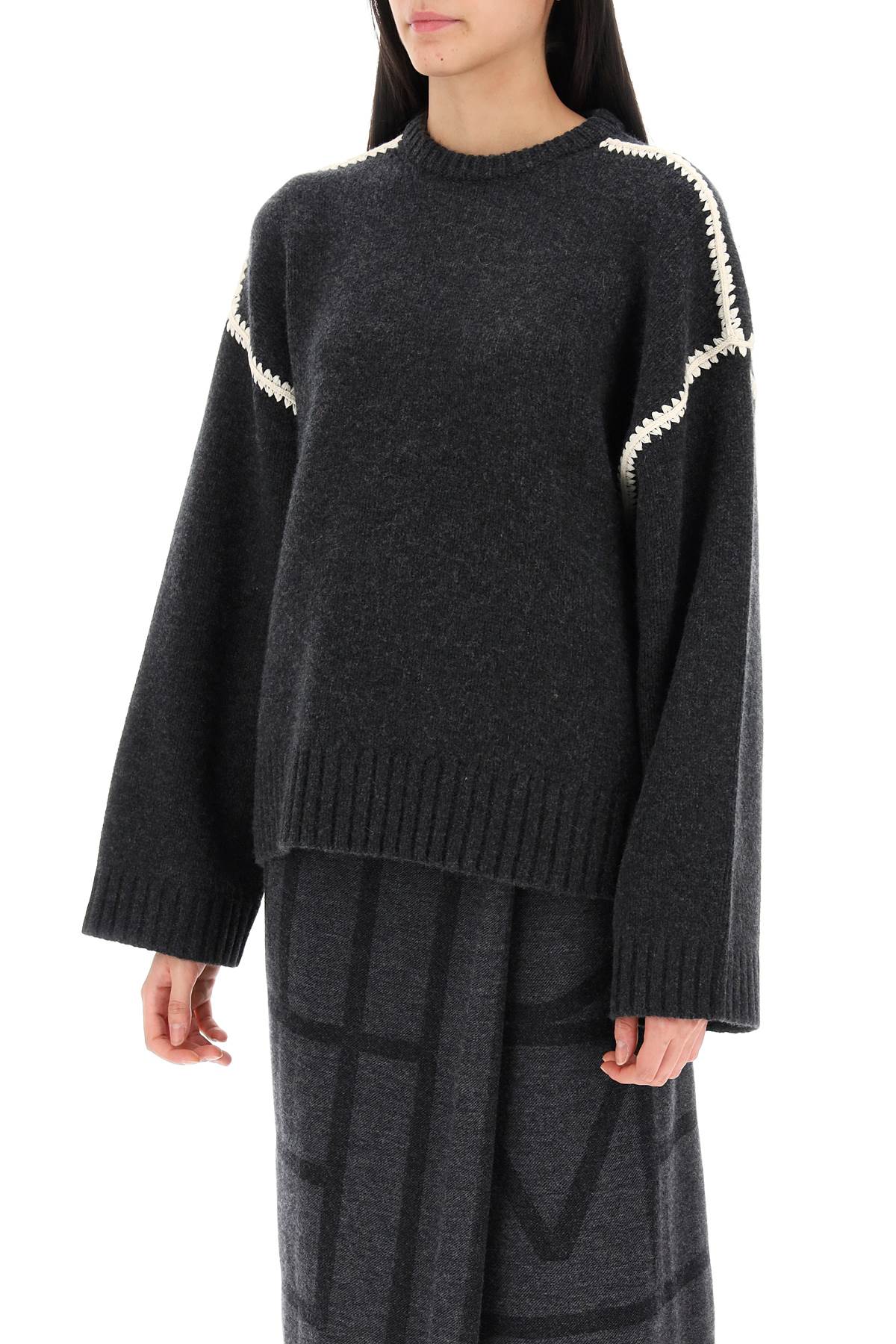 Toteme Toteme sweater with contrast embroideries