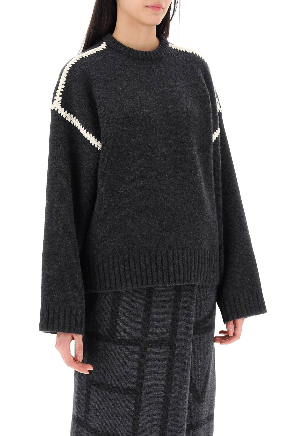 Toteme Toteme sweater with contrast embroideries