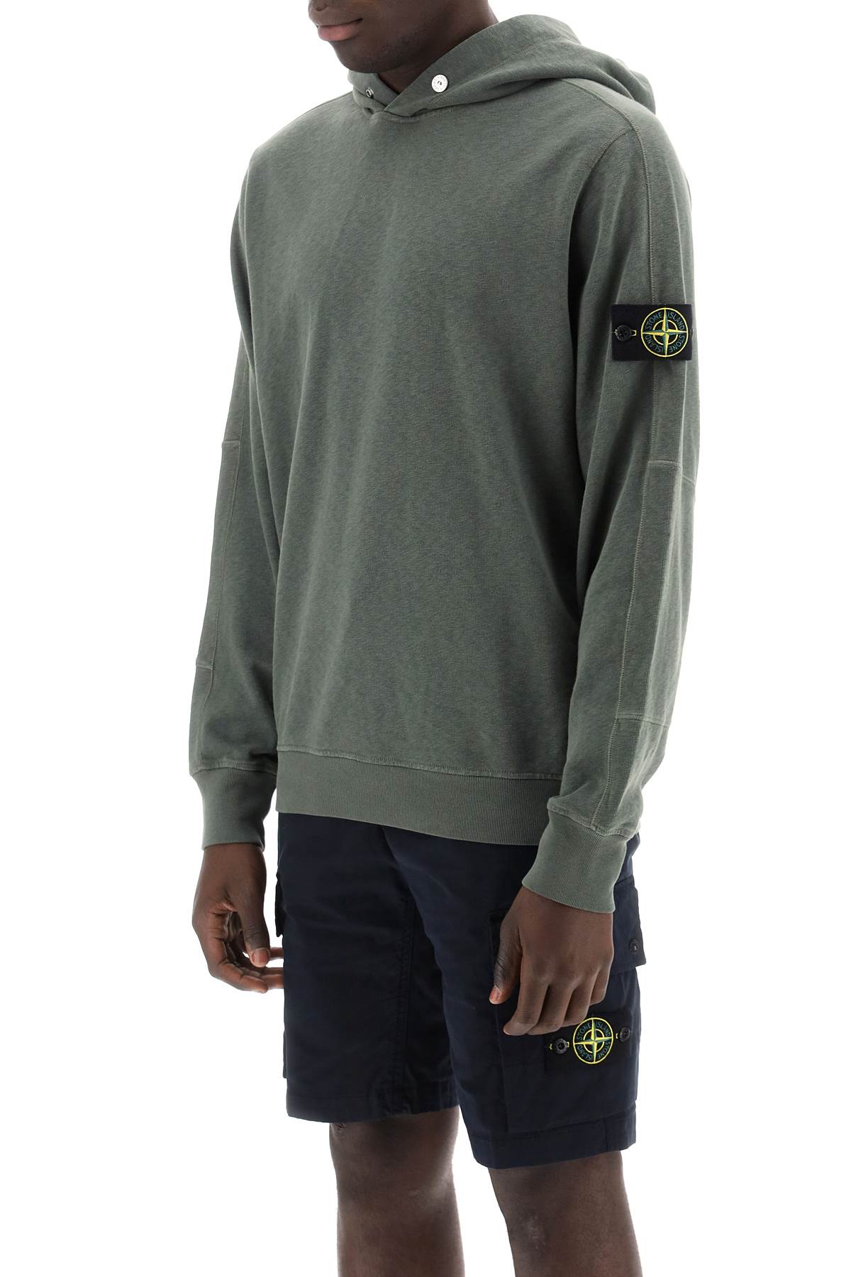 سترة Stone Island ذات قلنسوة خفيفة من Stone Island مع شارة الشعار